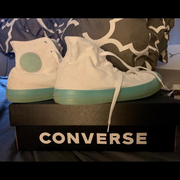 Converse - Picture 2 of 4